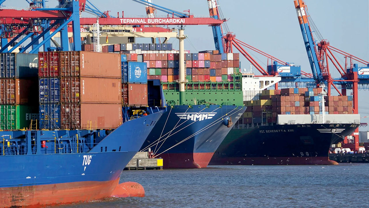 Las grandes navieras de portacontenedores aplicarán recargos por el ETS ...