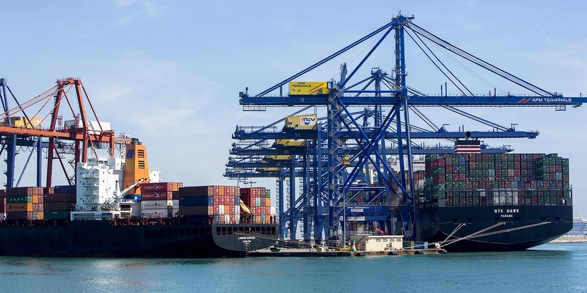Terminal de contenedores del puerto de valencia.
