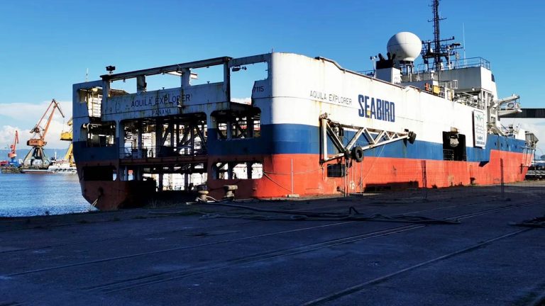 Instalación de reciclaje de DDR Vessels, en el puerto de El Musel, en Gijón (Asturias).