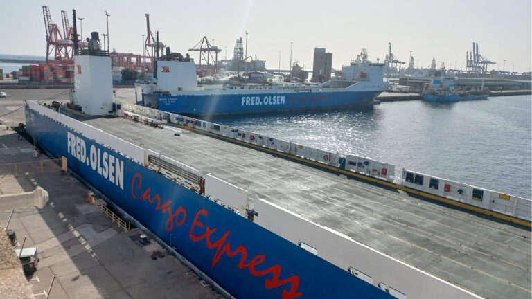 El Bentayga Cargo y el Bahía Cargo, los ro-ros de Fred.Olsen Express para su servicio interinsular de mercancías.