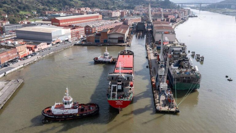 Botadura del nuevo carguero multipropósito Bermeo NM Astilleros Murueta.