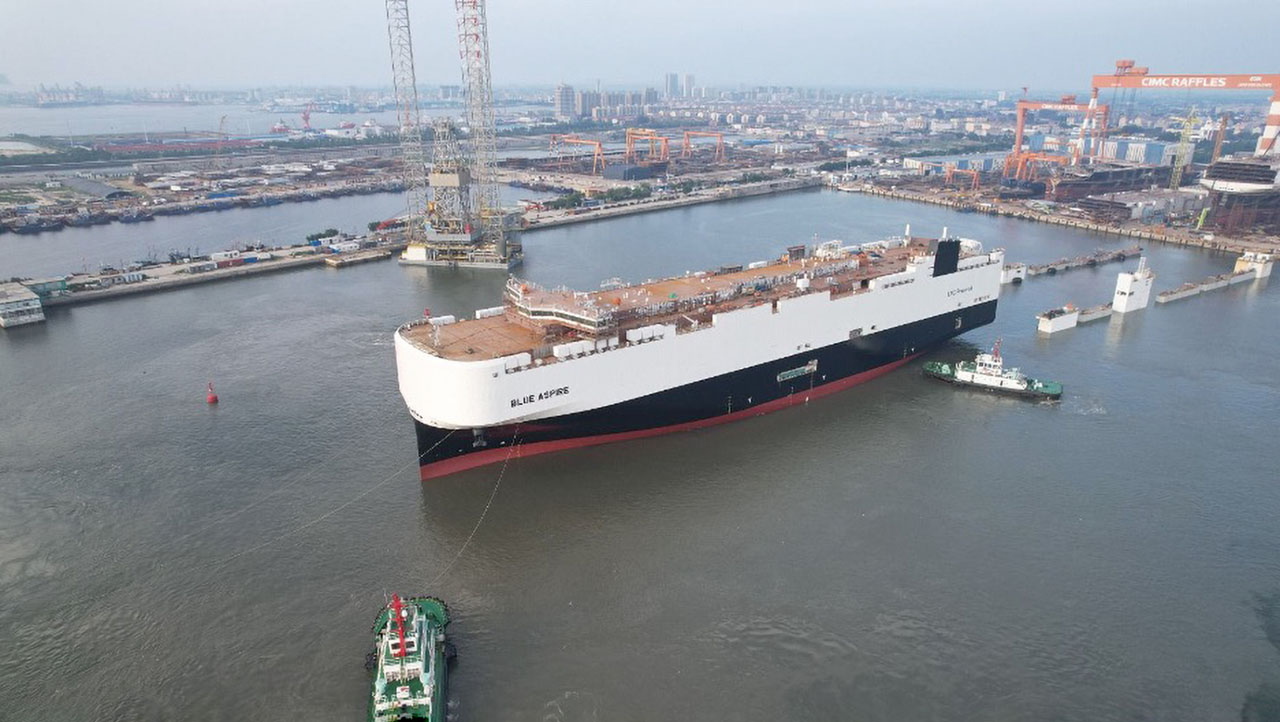 El Blue Aspire, nuevo car carrier de UECC, en las instalaciones del astillero chino CIMC Raffles Offshore Engineering.