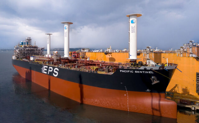 Velas de succión de bound4blue instaladas a bordo del Pacific Sentinel