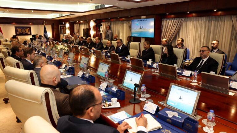 Reunion en la sede de la SCA en Ismailia (Egipto).