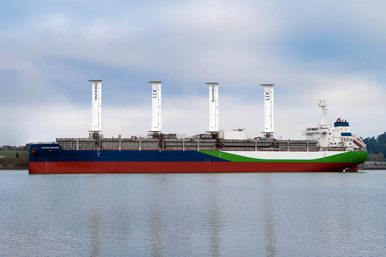 b4b-louis-dreyfuss-tanker El buque Atlantic Orchard, fletado por Louis Dreyfus, en las instalaciones del astillero Astander, en Santander.