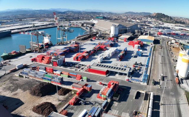 La terminal de contenedores de Boluda en el puerto de Santander / AP SANTANDER.