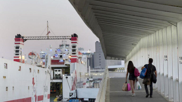 Terminal de ferries del puerto de Barcelona.