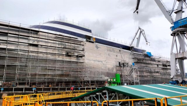 El nuevo fast ferry catamarán de Baleària en las instalaciones de Astilleros Armon de Gijón.