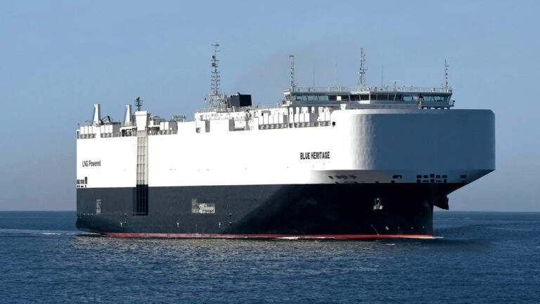 El nuevo car carrier de UECC, Blue Heritage.