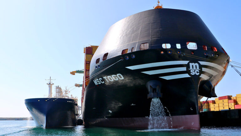 El Avenir Aspiration suministra GNL al MSC Togo, en el puerto de Sines (Portugal)