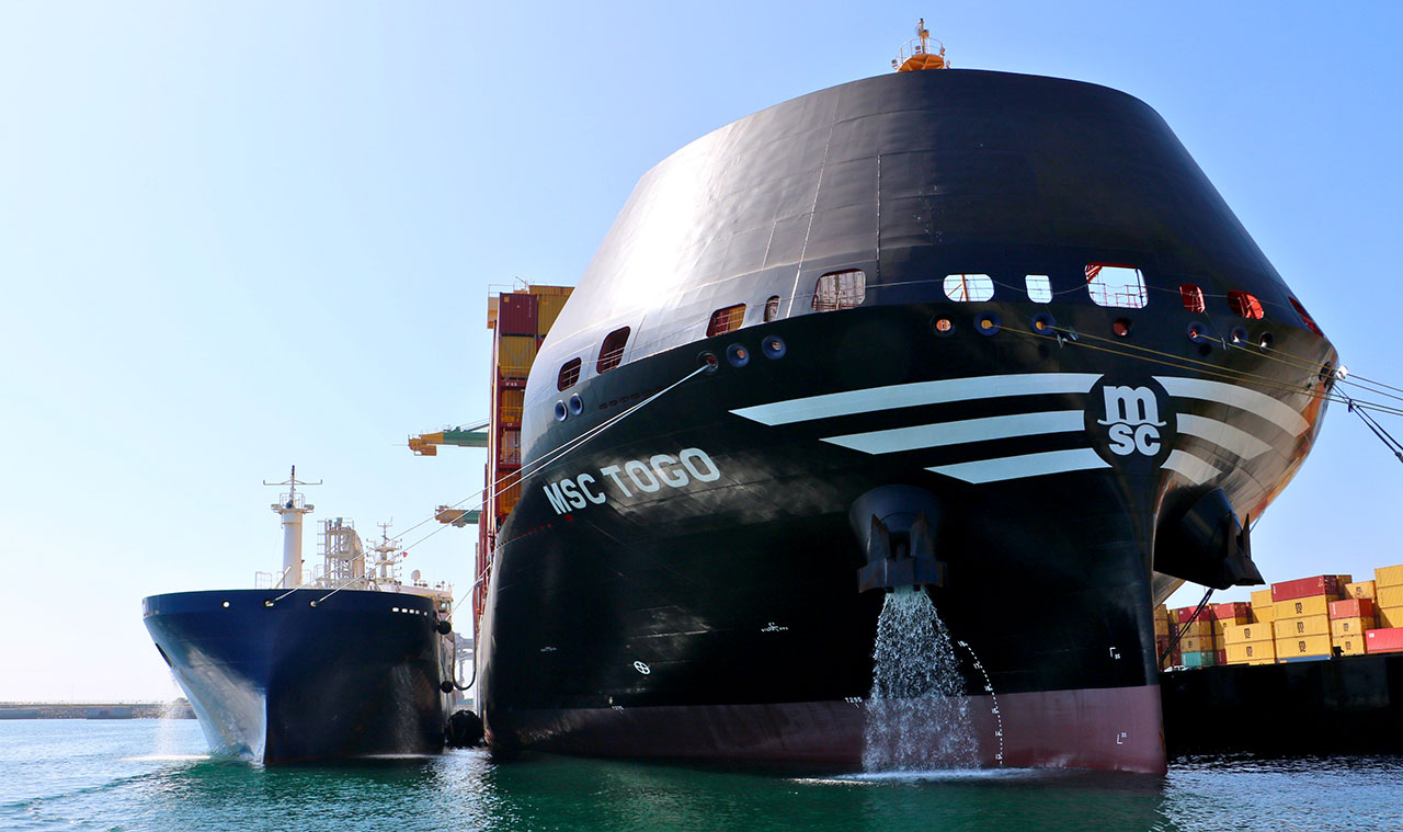 El Avenir Aspiration suministra GNL al MSC Togo, en el puerto de Sines (Portugal)