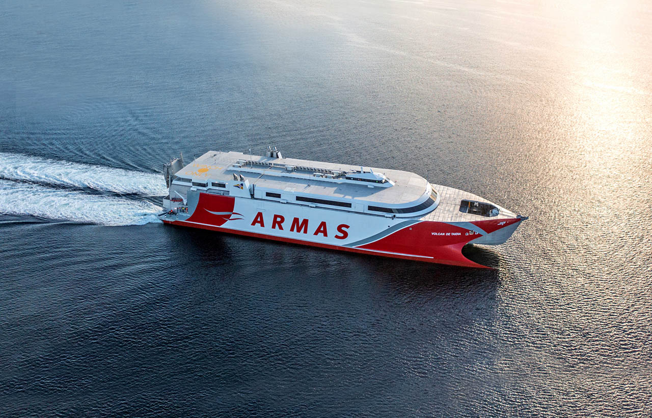 El fast ferry Volcán de Taidía de Armas Trasmediterránea