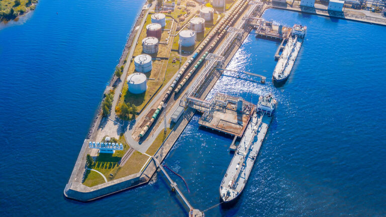 Terminal de petroleros de un puerto ruso