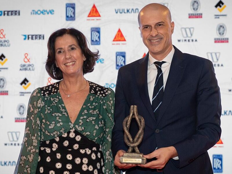 premios-fine2025-jimenez Elena Seco, directora general de ANAVE entregó al presidente del Consejo de la Organización Marítima Internacional, Víctor Jiménez, un reconocimiento extraordinario a dicha organización por velar por la seguridad y la prevención en la contaminación de la mar.