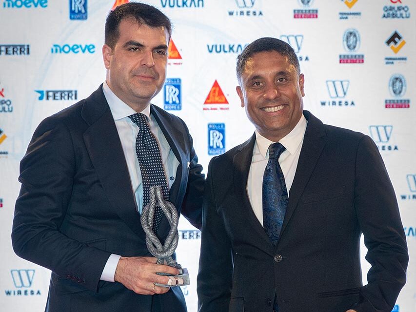 premios-fine2025-nacho-boluda El premio de Puertos y Terminales fue para Ignacio Boluda, presidente de Boluda Shipping que recogió el galardón de manos de Samir Fernández, director de Marine Fuel Solution de MOEVE.