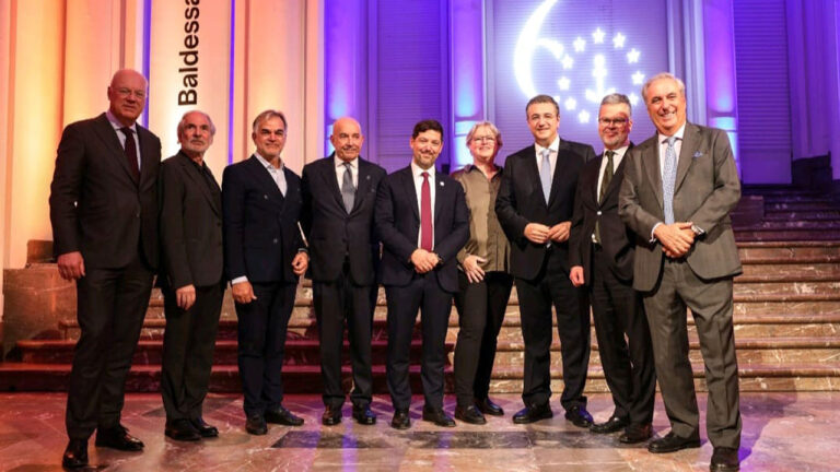 Foto de familia en el cocktail recepción por el 60 aniversario de European Shipowners | ECSA.