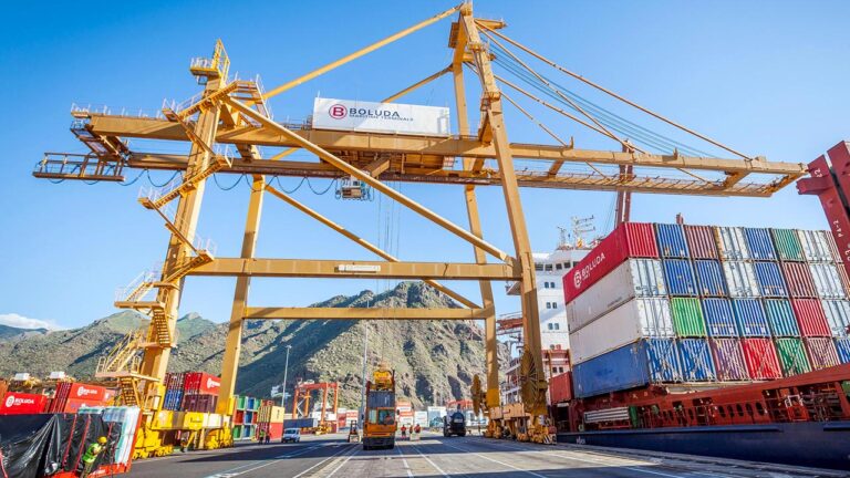 Terminal de Boluda Maritime Terminals en las islas Canarias.