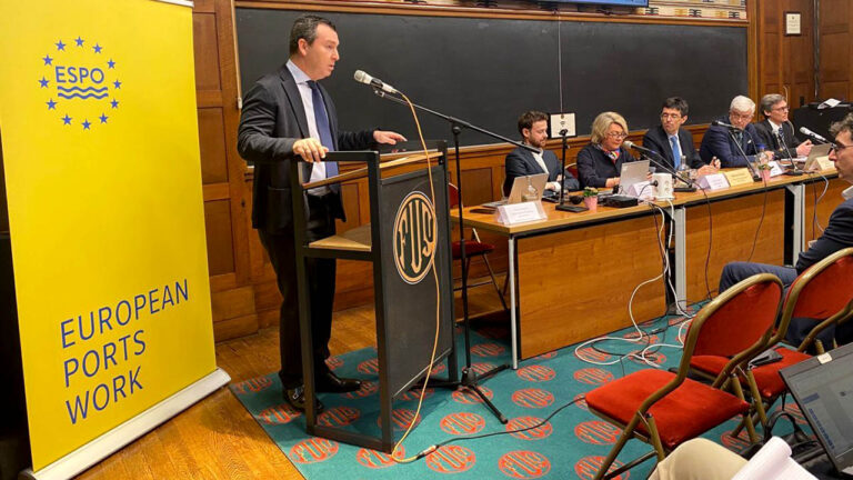 El presidente de Puertos del Estado, Gustavo Santana, durante su intervención en Bruselas.