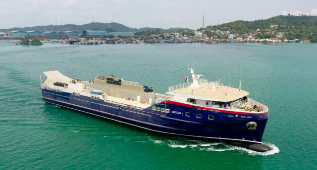 El buque anfibio de desembarco (SLV) de Seatransport, Matilda 1, durante sus pruebas de mar.