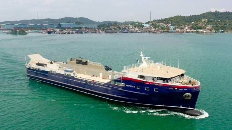 El buque anfibio de desembarco (SLV) de Seatransport, Matilda 1, durante sus pruebas de mar.