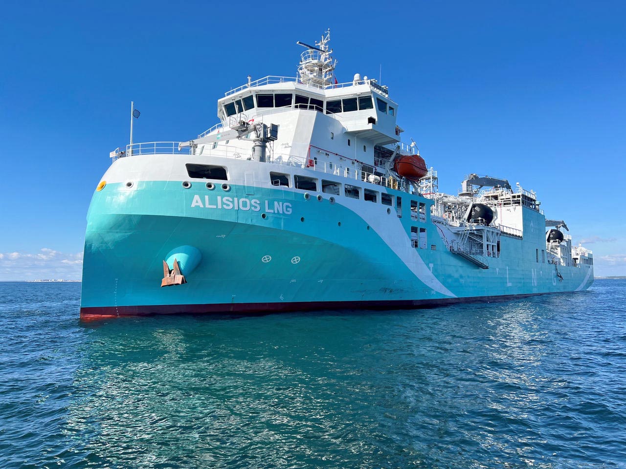 alisios-enagas-axpo-gnl El Alisios LNG puede transportar y suministrar hasta 12.500 m³ de GNL o bioGNL a otros buques