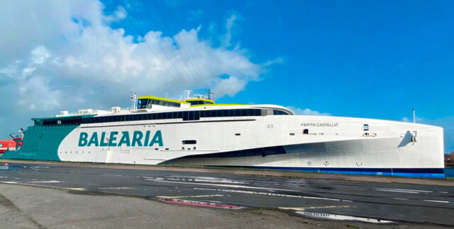 El Pepita Castellvi, trimarán recién incorporado a la flota de alta velocidad Baleària.