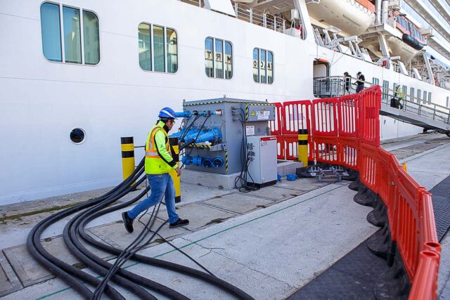 El sistema OPS recién inagurado en la terminal de cruceros del muelle Alfonso XIII en el puerto de Cádiz / AP Cádiz.