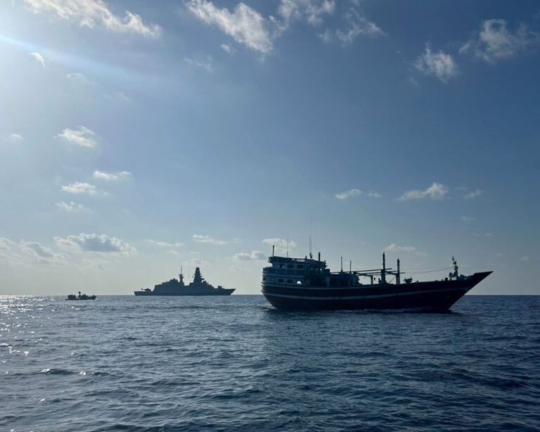 El dhow liberado por efectivos de la operación EUNAVFOR Atalanta en aguas de Somalia.