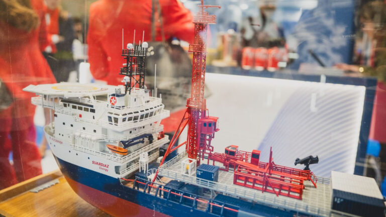 Maqueta del buque offshore RS Alegranza de Suardiaz Energy