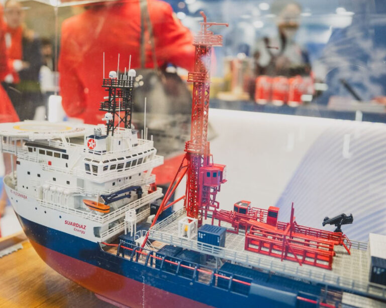 Maqueta del buque offshore RS Alegranza de Suardiaz Energy