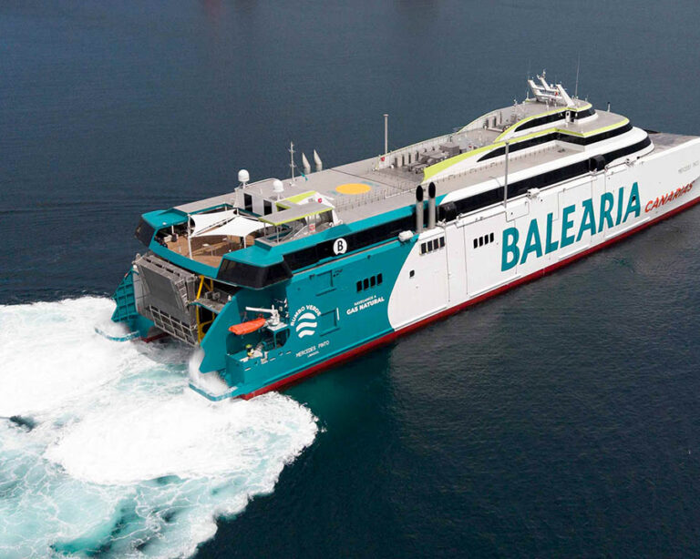 El nuevo fast ferry catamarán de Baleària, Mercedes Pinto, empezará próximamente a operar en los tráficos de Canarias