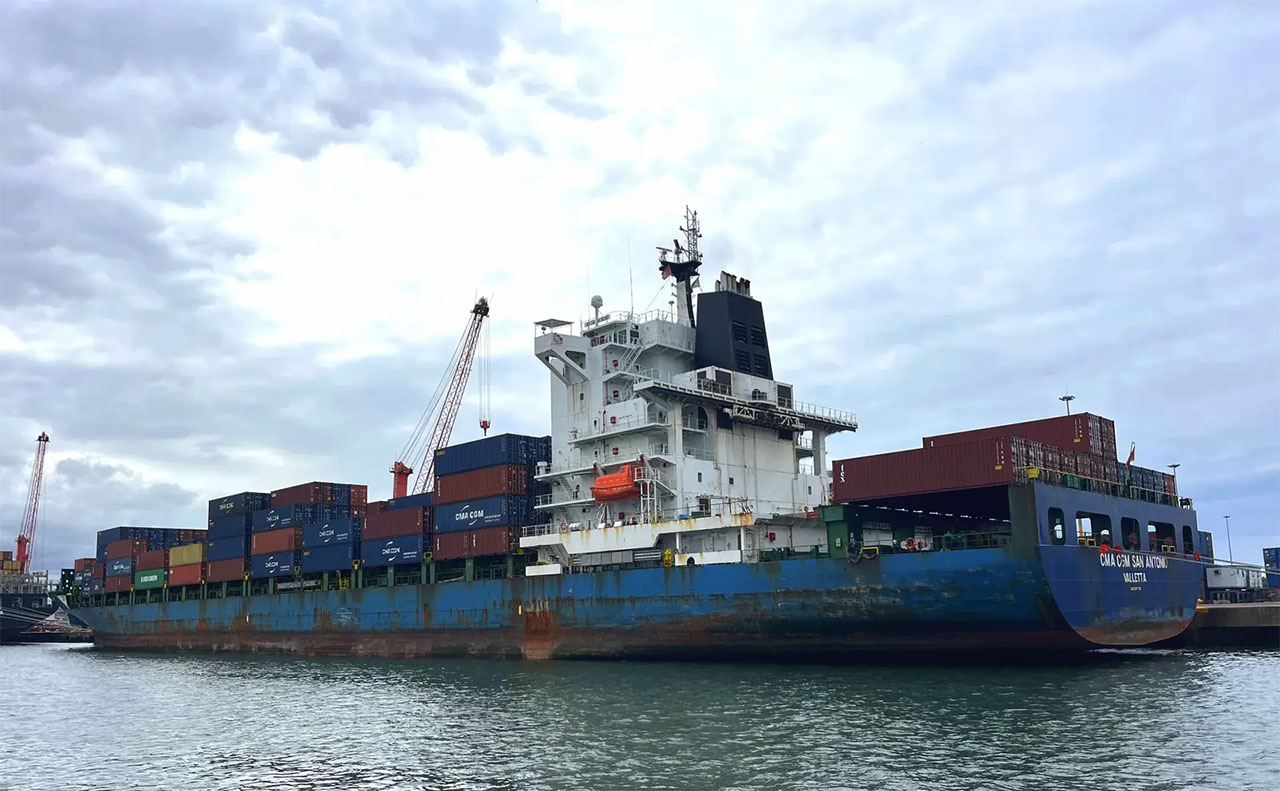 El portacontenedores MCA CGM San Antonio, atacado esta semana por Irán.