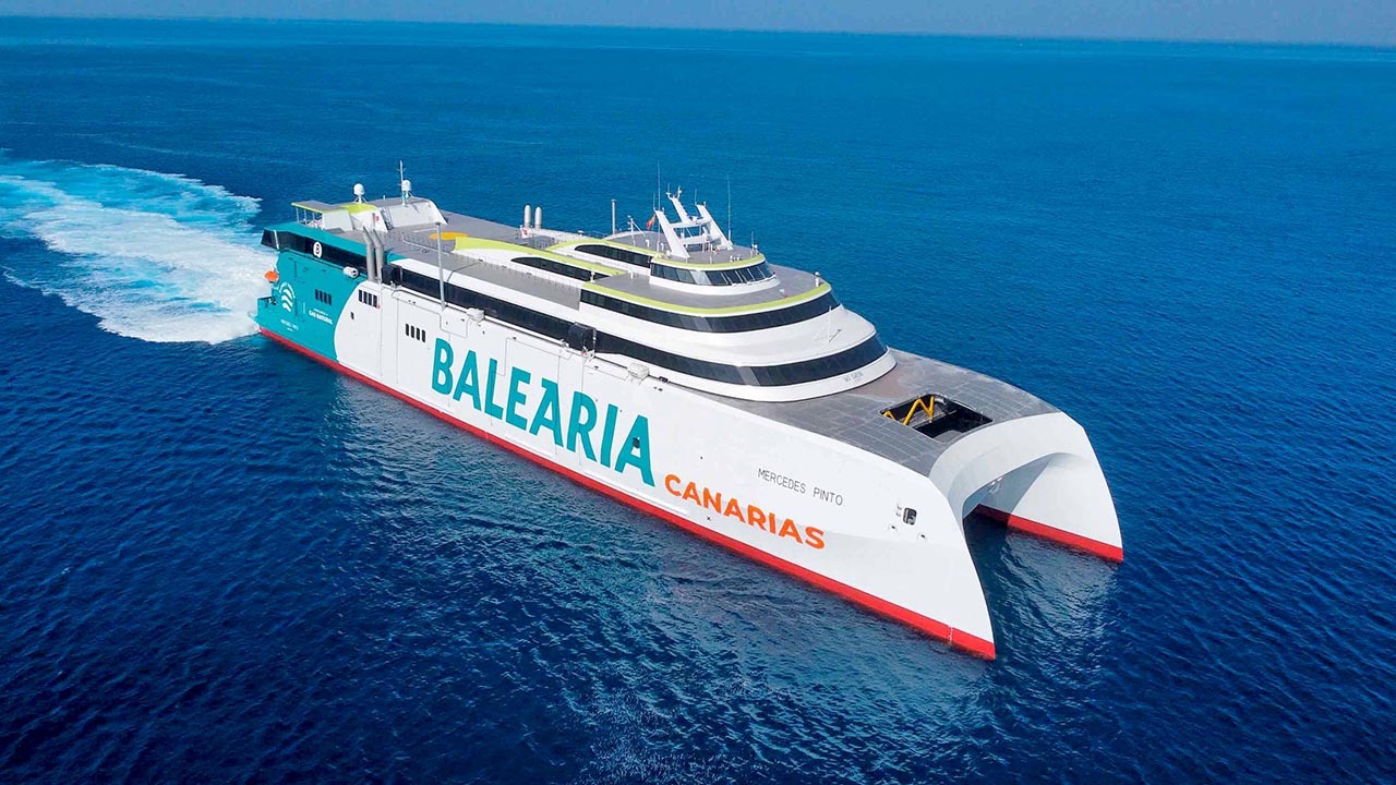balearia-mercedes-pinto-canarias El fast ferry catamarán Mercedes Pinto opera la conexión diaria entre lMorro Jable, en Fuerteventura, Las Palmas de Gran Canaria y Santa Cruz de Tenerife.