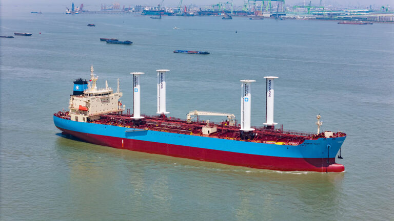 Instalación de eSails de bound4blue a bordo de un petrolero de Maersk Tankers.