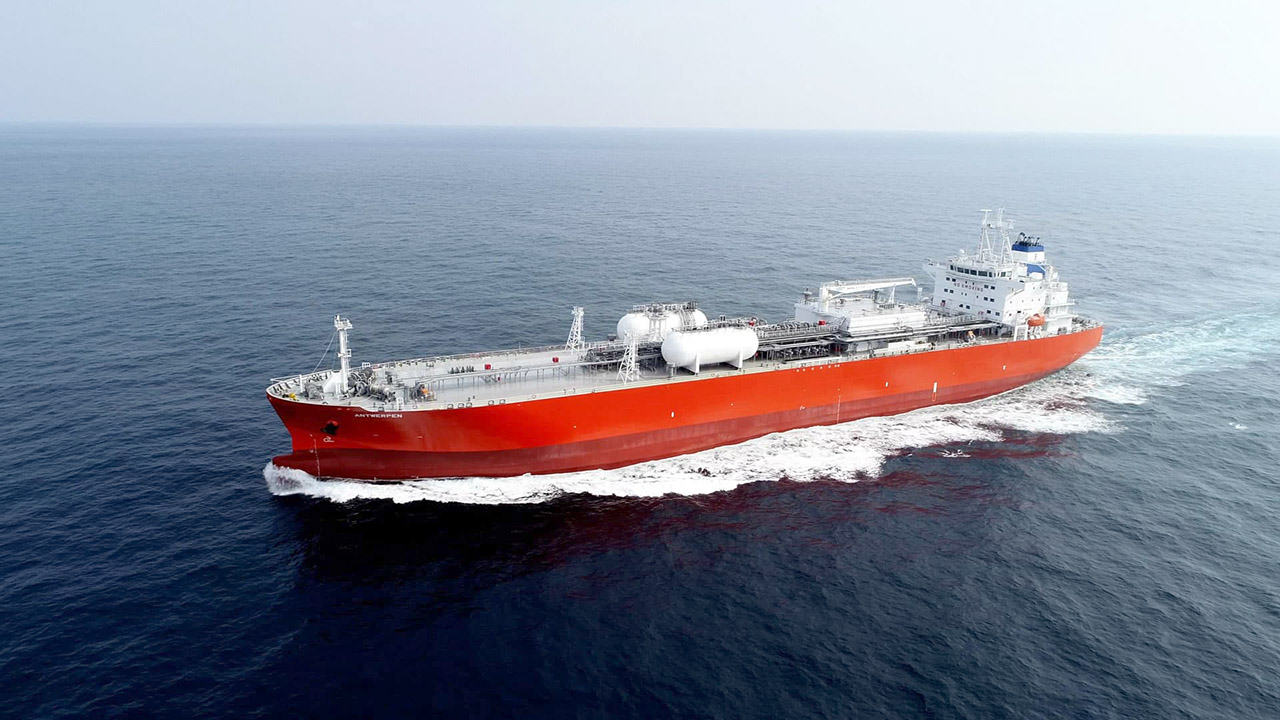 El nuevo gasero de la naviera Exmar, Antwerpen, equipado con un motor de combustible dual de amoniaco.