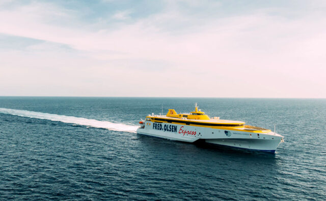 El trimarán de Fred. Olsen Express Bañaderos Express.