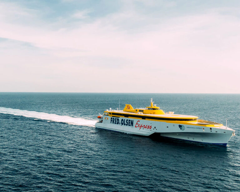 El trimarán de Fred. Olsen Express Bañaderos Express.
