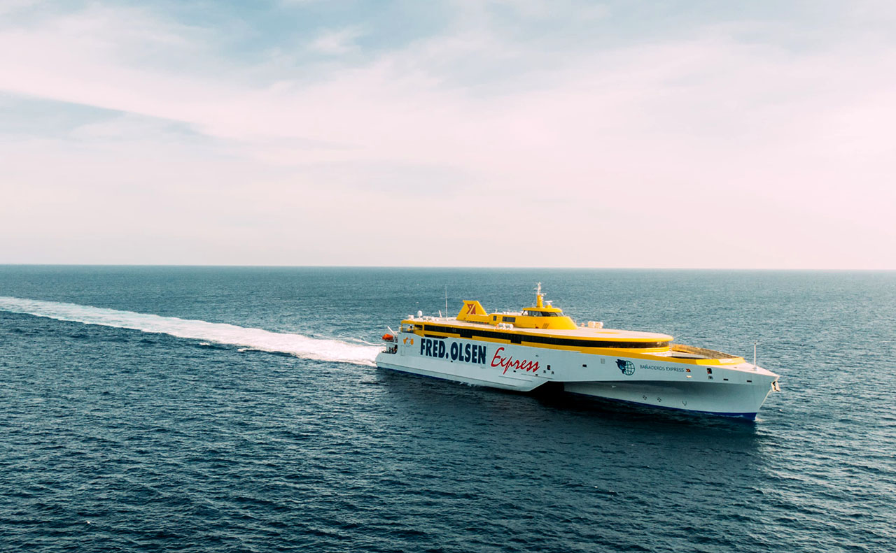 El trimarán de Fred. Olsen Express Bañaderos Express.