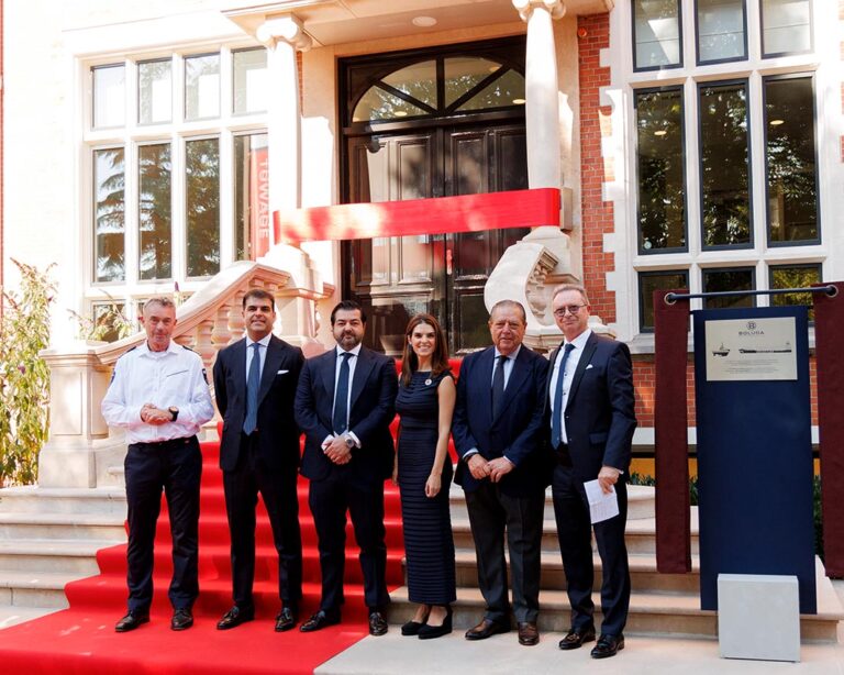 Presentación de la nueva sede de Boluda en Róterdam. De izquierda a derecha: el capitán del Puerto de Róterdam, René de Vries; Ignacio Boluda; Vicente Boluda Ceballos; Verónica Boluda; Vicente Boluda Fos; y Geert Vandecappelle, CEO de Boluda Towage Europe.