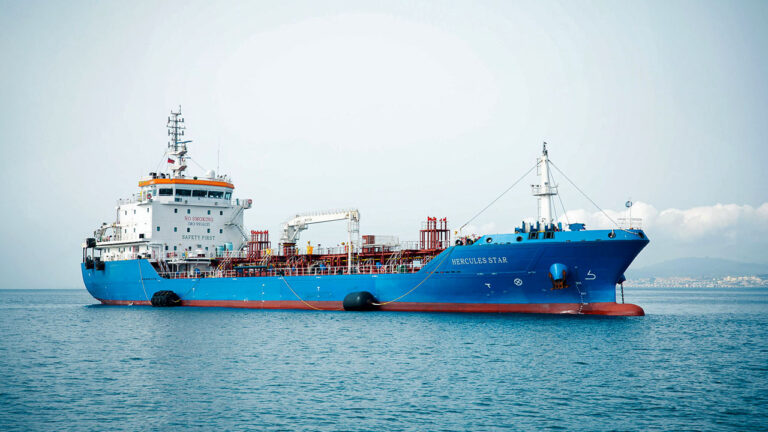 El petrolero de productos fletado por Peninsula, Hercules Star, atacado en aguas de Dubái.