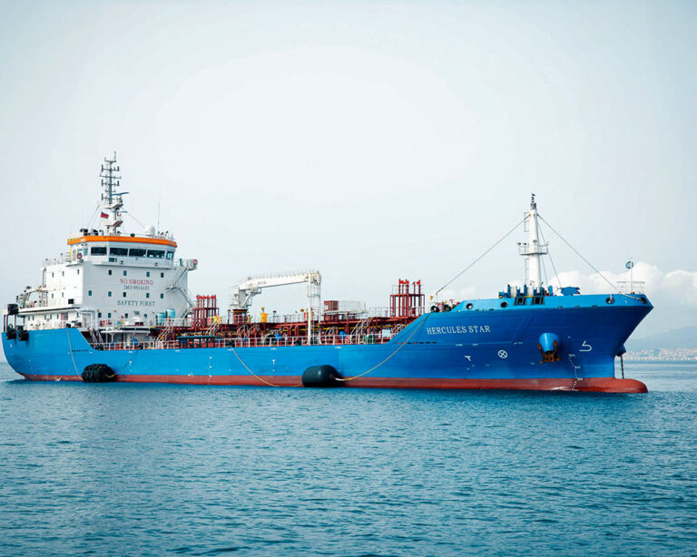 El petrolero de productos fletado por Peninsula, Hercules Star, atacado en aguas de Dubái.