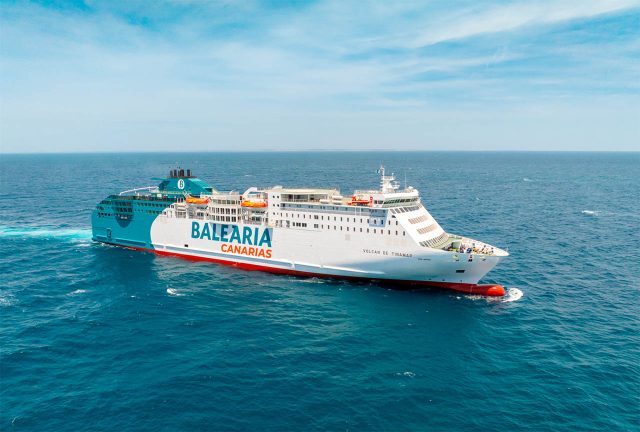 Uno de los ferries de Baleària Canarias, Volcán de Tinamar