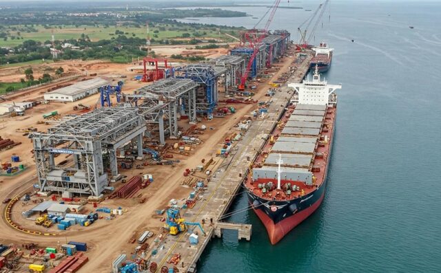 La terminal de graneles del puerto camerunés de Kribi, en una imagen del año pasado, anterior a su última ampliación.