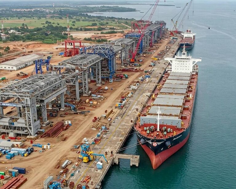 La terminal de graneles del puerto camerunés de Kribi, en una imagen del año pasado, anterior a su última ampliación.