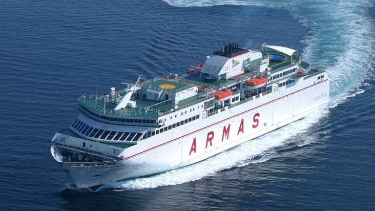 El ferry Volcan de Tamasite ya cubría rutas en el Estrecho y Alborán para Armas.